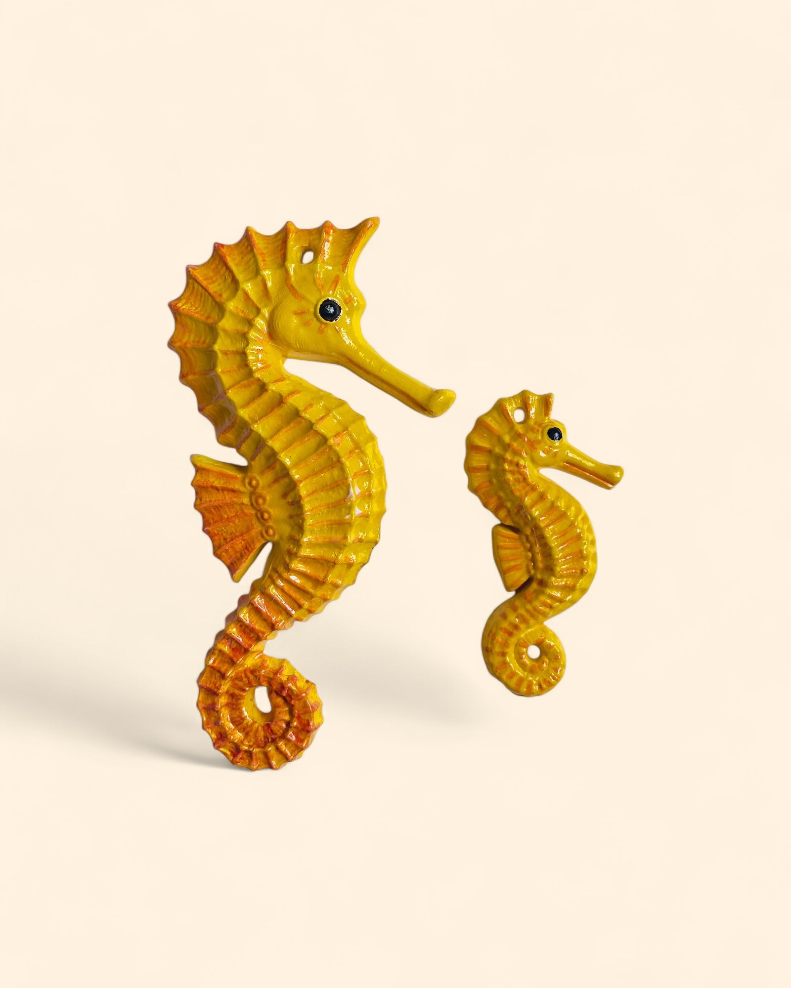 Caballitos de mar de cerámica artesanal amarillos