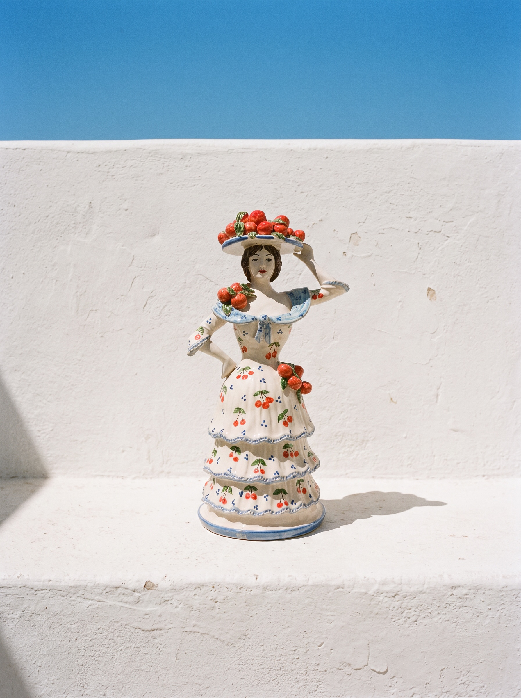 Candelabro Mujer con cerezas
