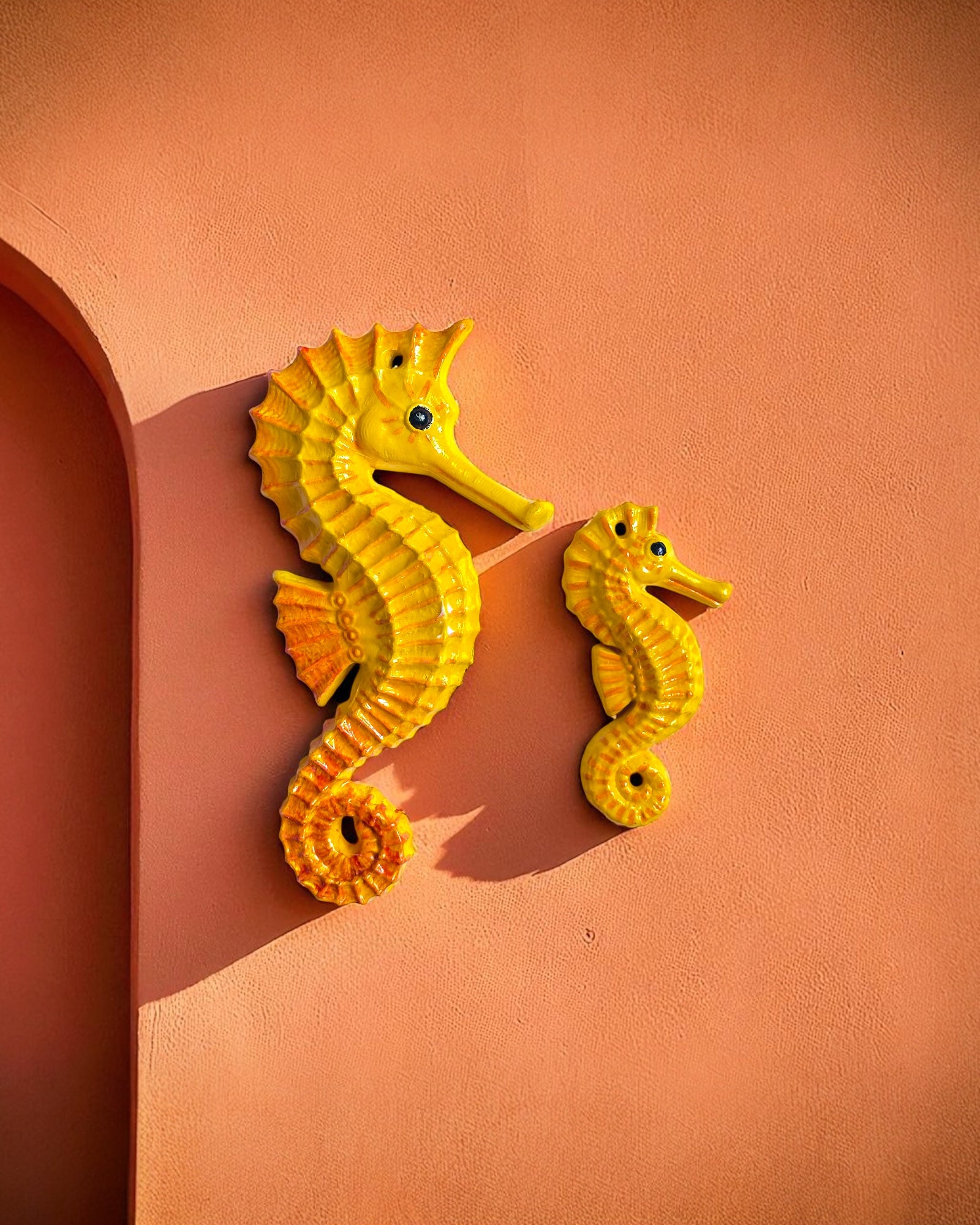 Caballitos de mar de cerámica artesanal amarillos