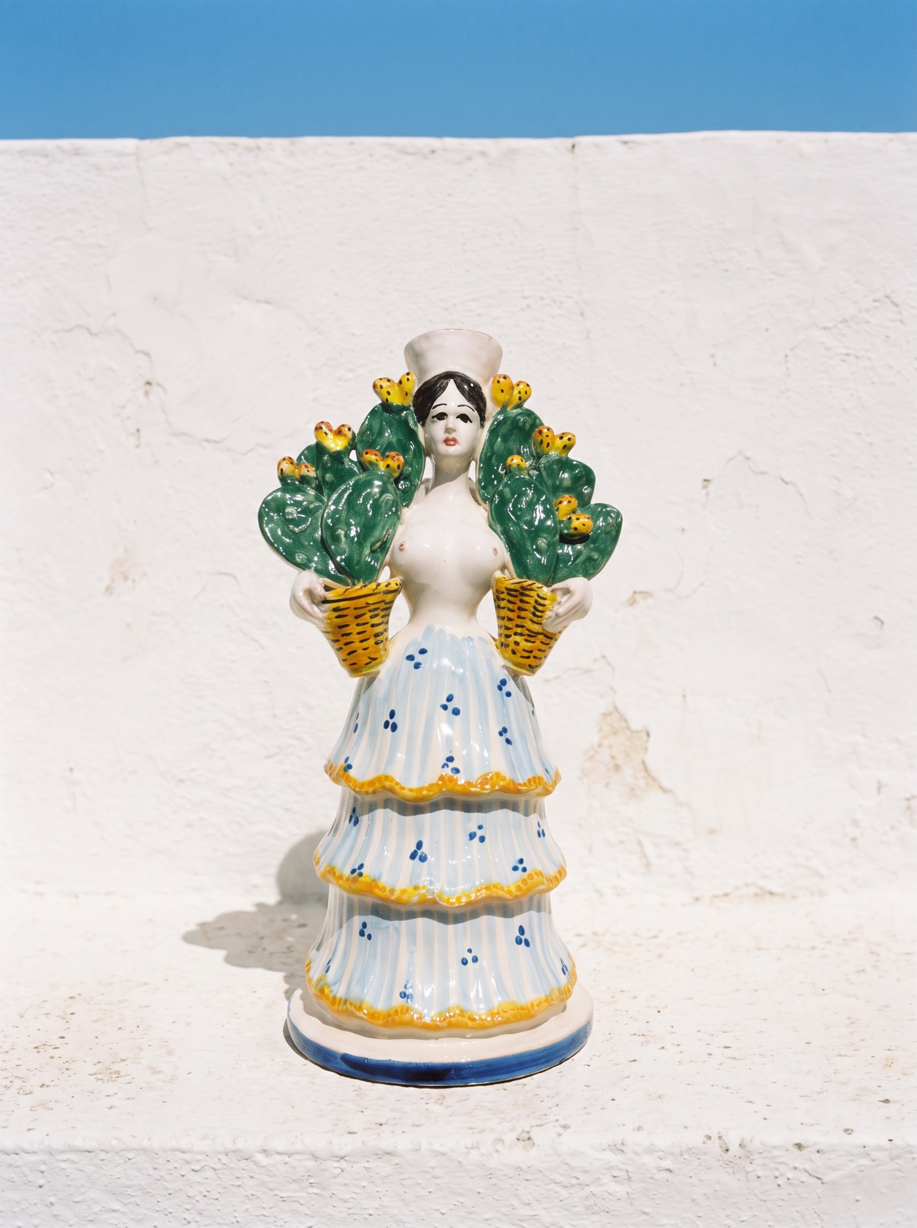 Candelabro Mujer con cactus