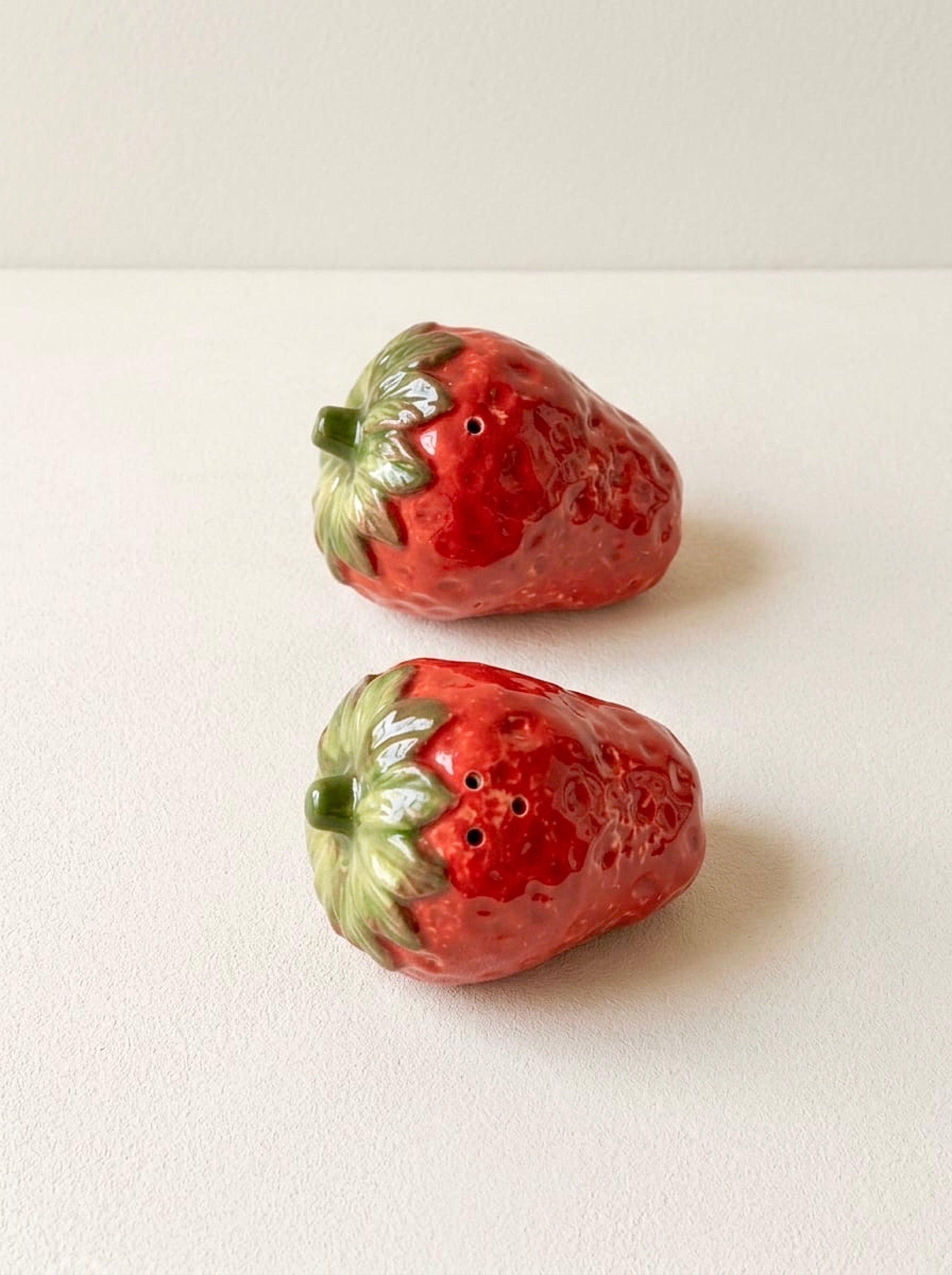 Salero y pimentero Fresas