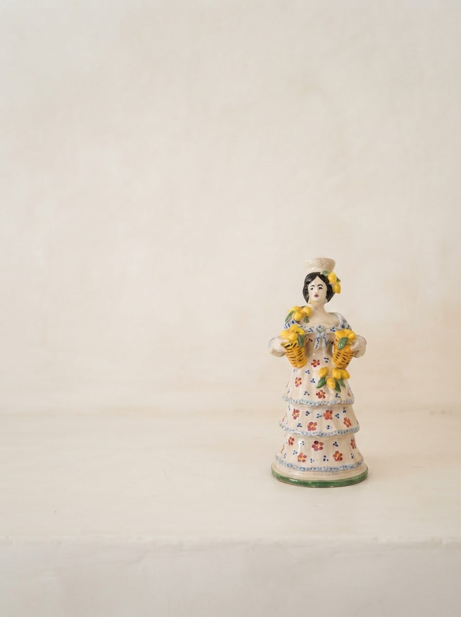 Candelabro Mujer con limones