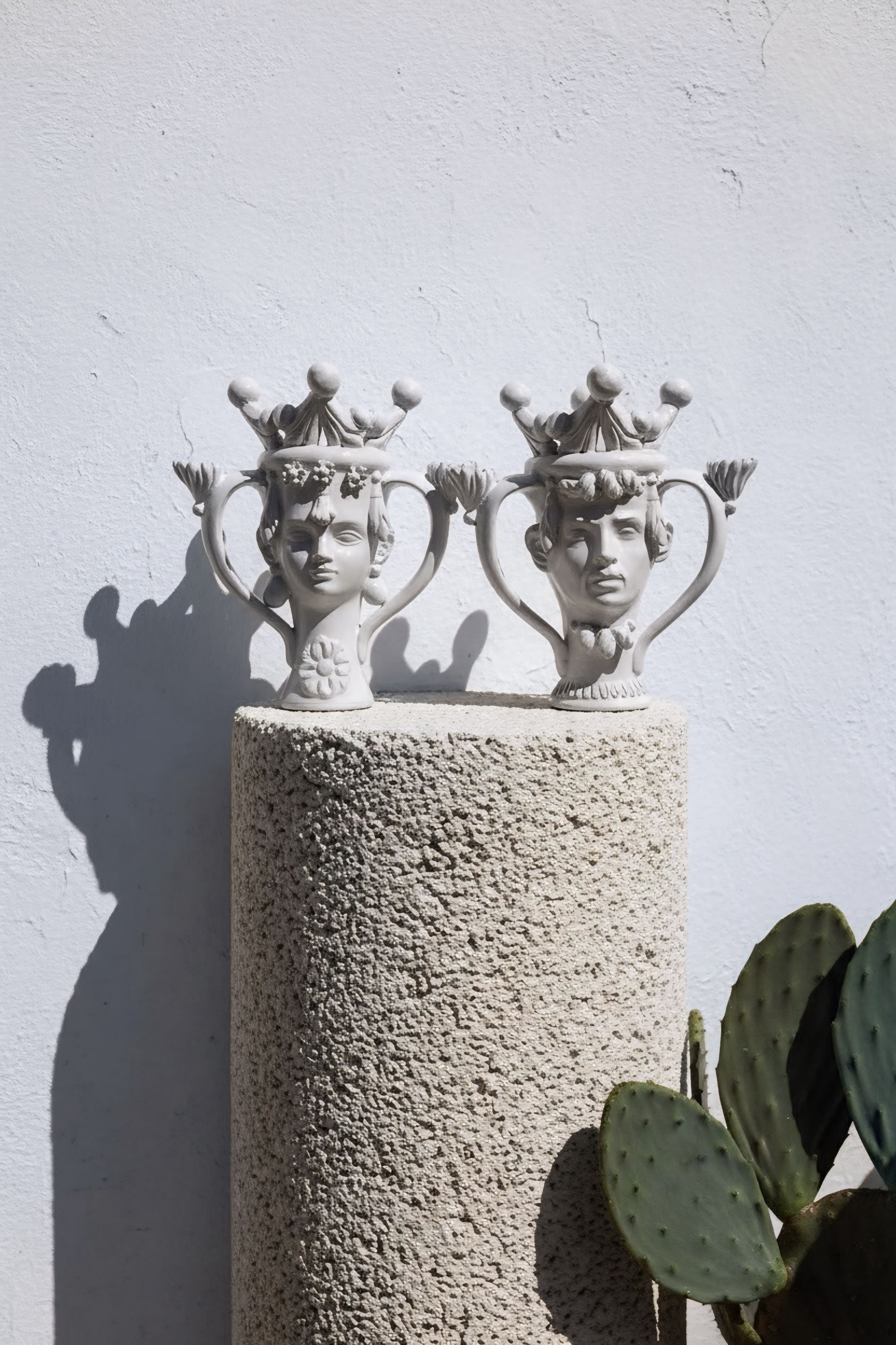 Pareja de reyes portavelas decoradas con coronas  - Morueco Selección