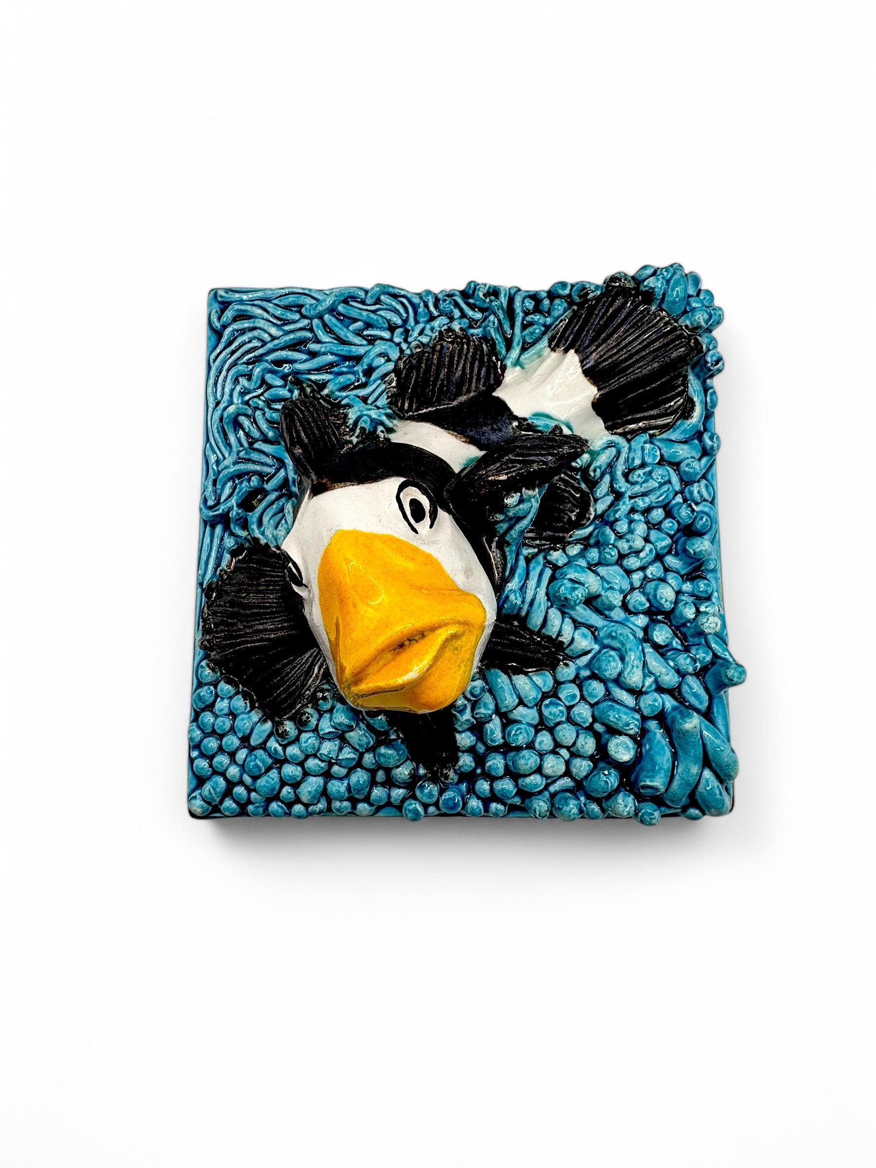 Azulejo artesanal en relieve pez payaso negro
