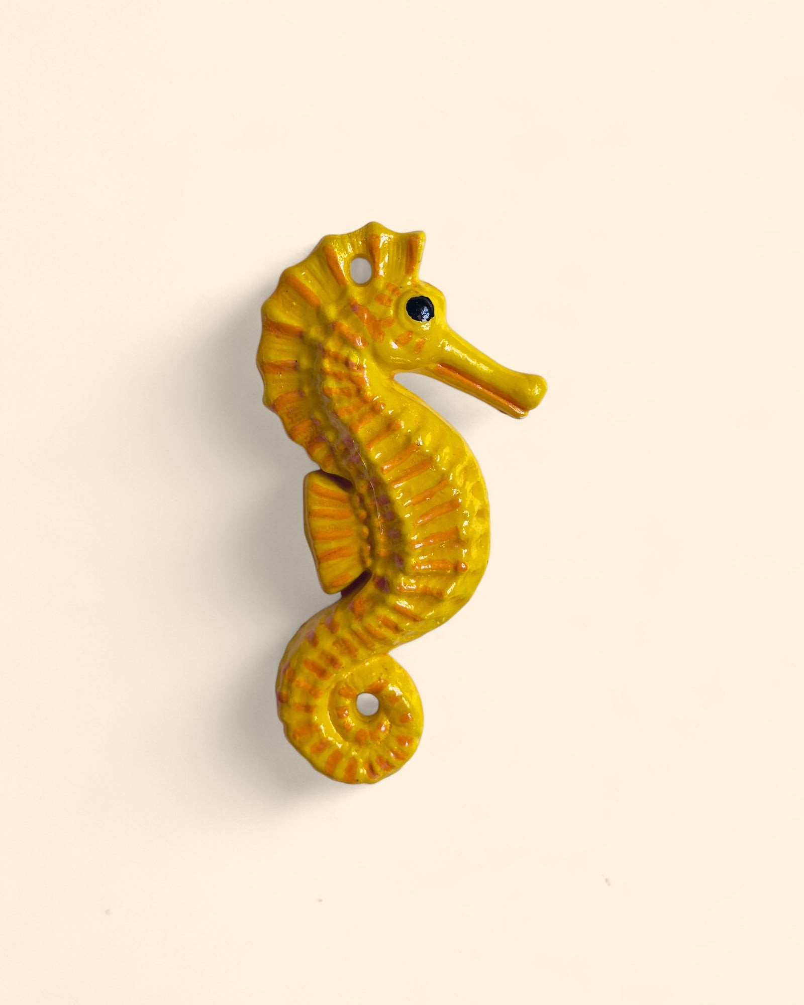 Caballitos de mar de cerámica artesanal amarillos