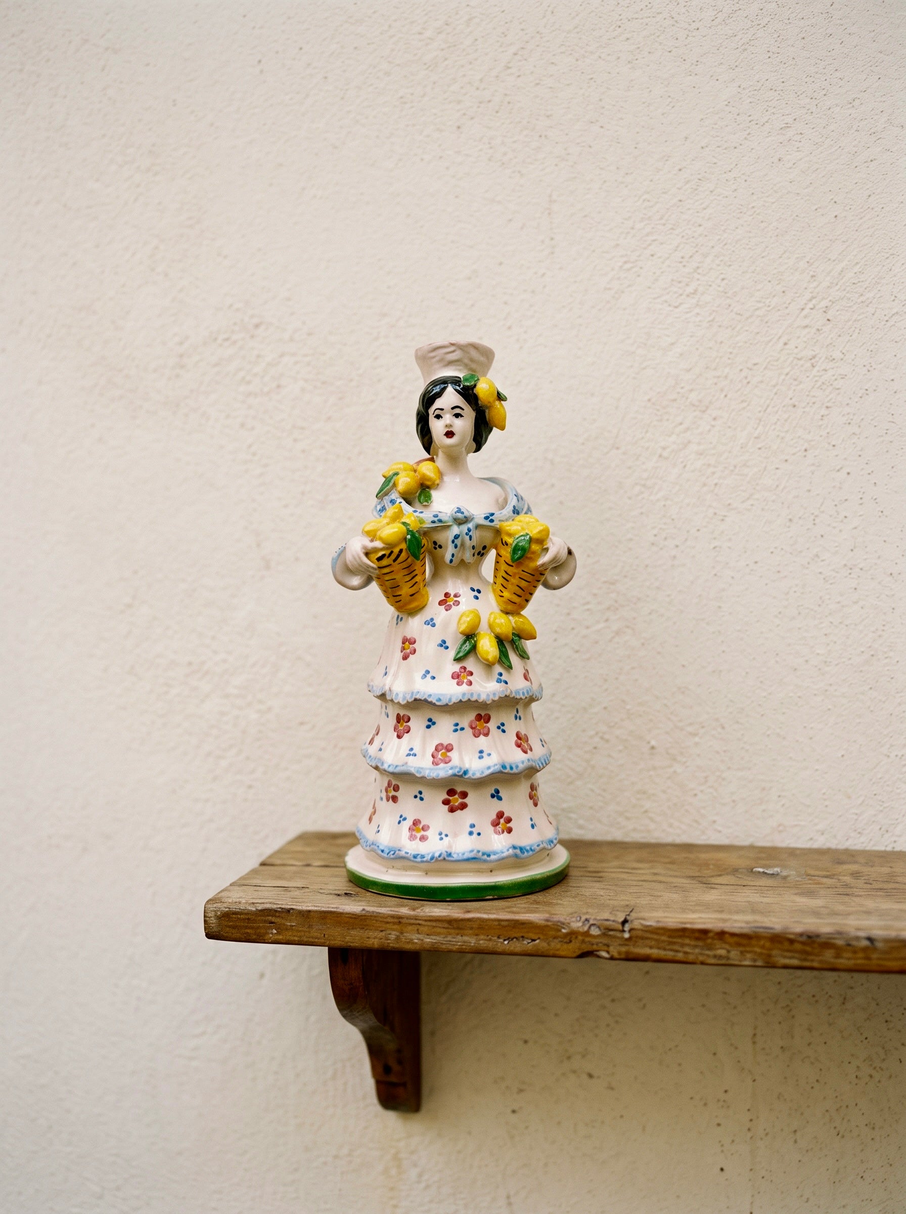 Candelabro Mujer con limones