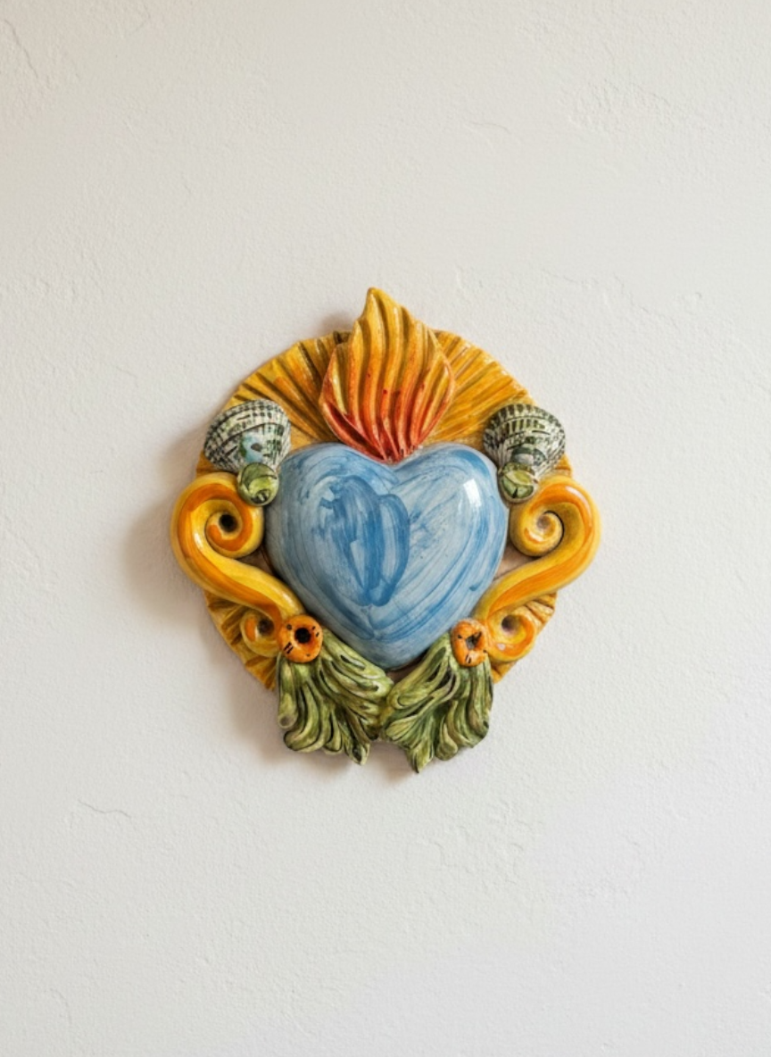 Exvoto corazón azul con ornamento vegetal