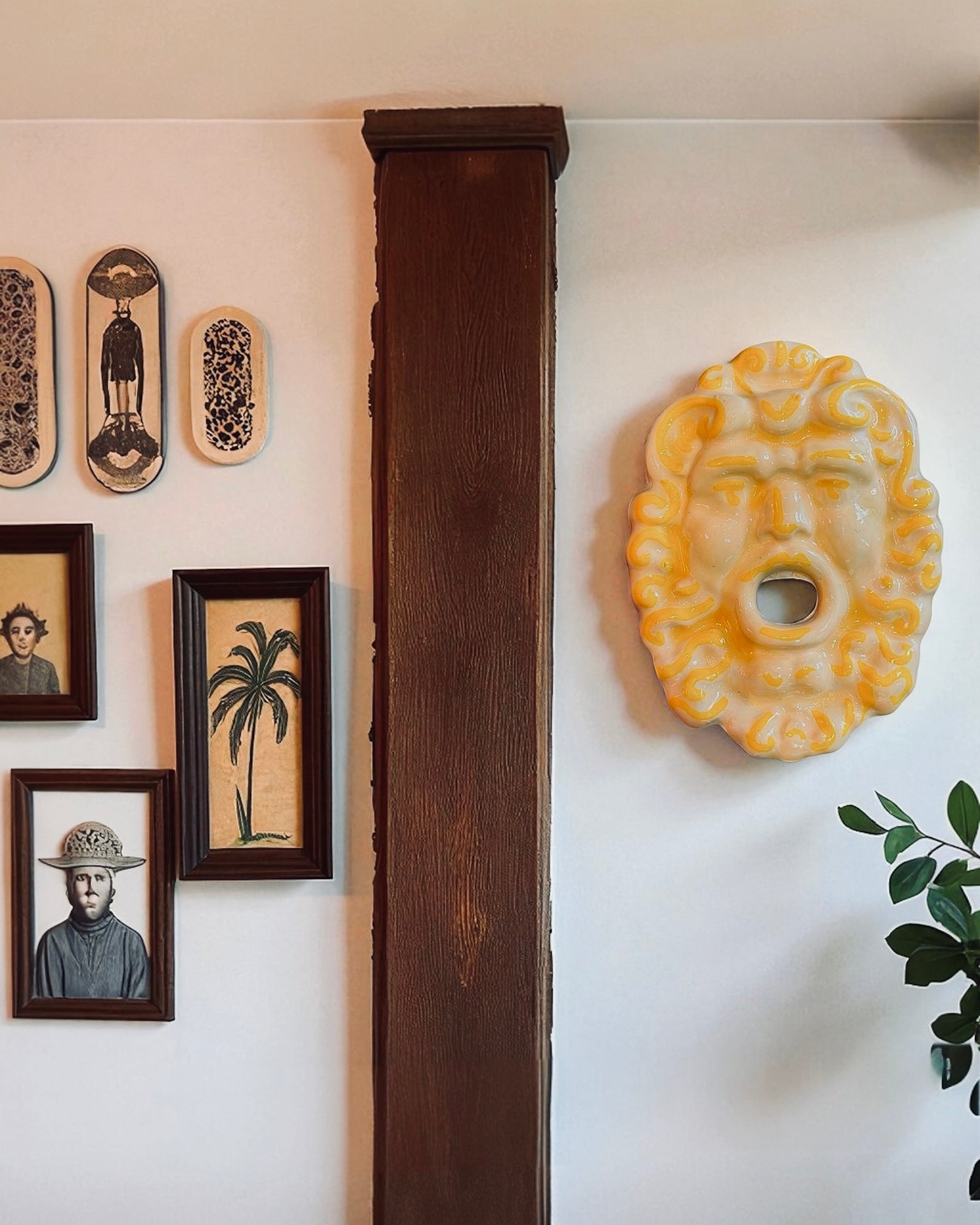 Máscara mural "Poseidón Solis" (versión amarilla)