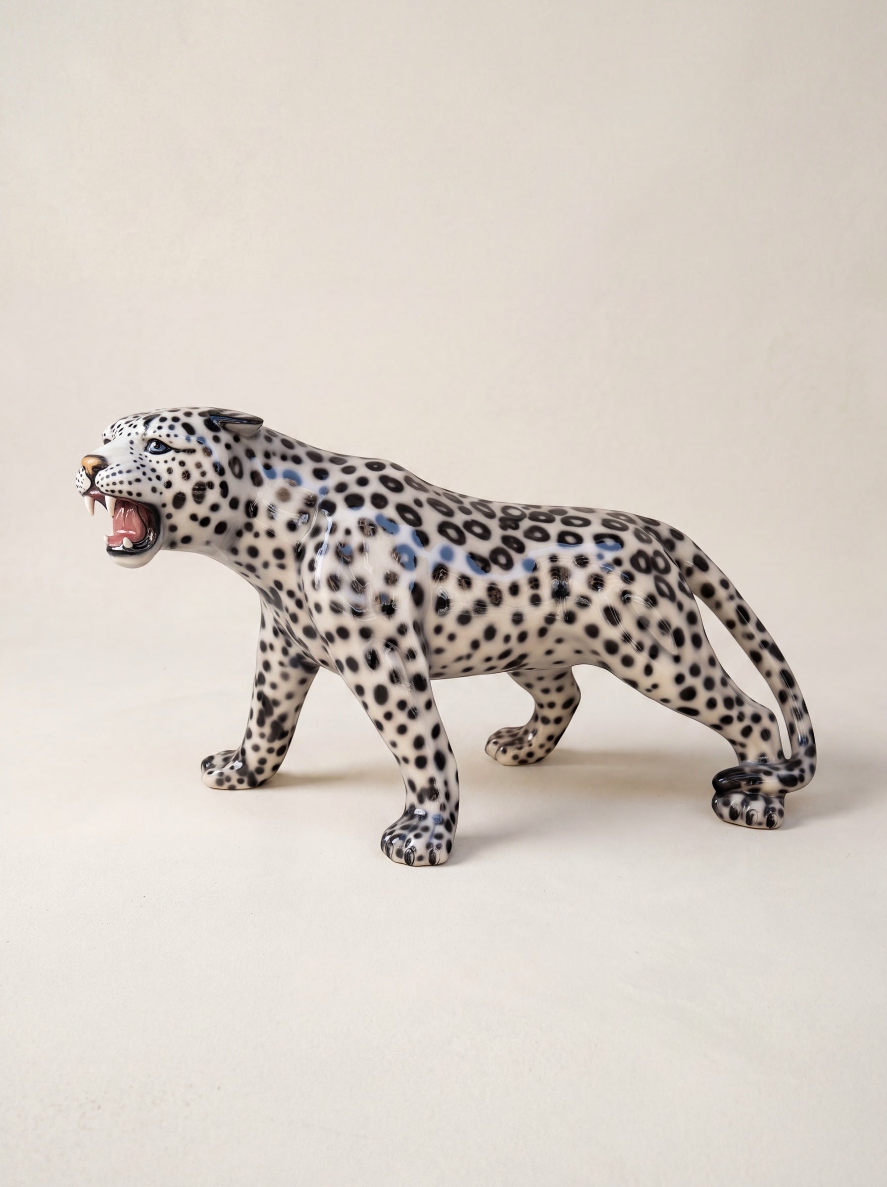 Leopardo de las Nieves