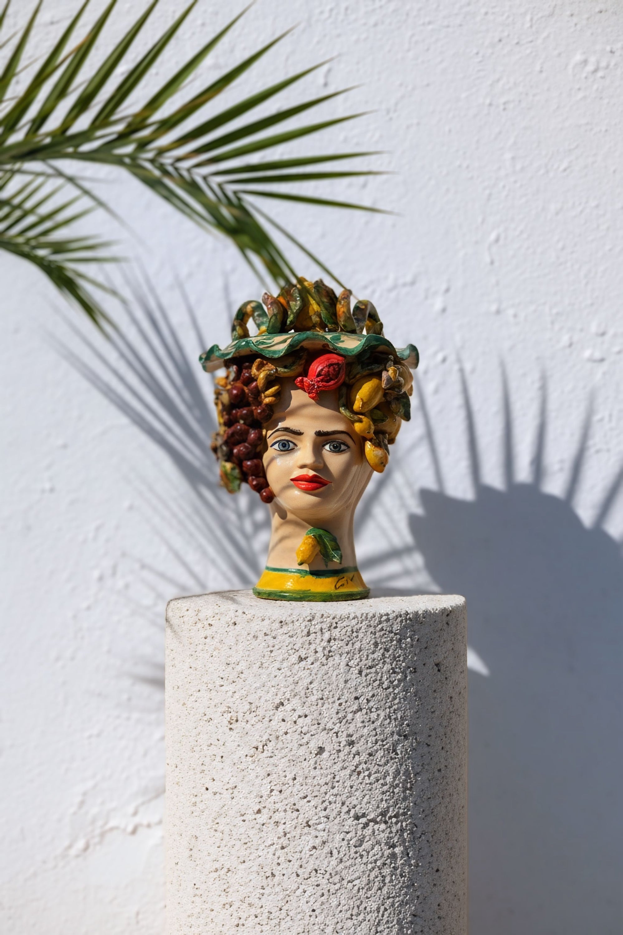 Cabeza de mujer con flores, frutas y pendientes (Lámpara) - Morueco Selección