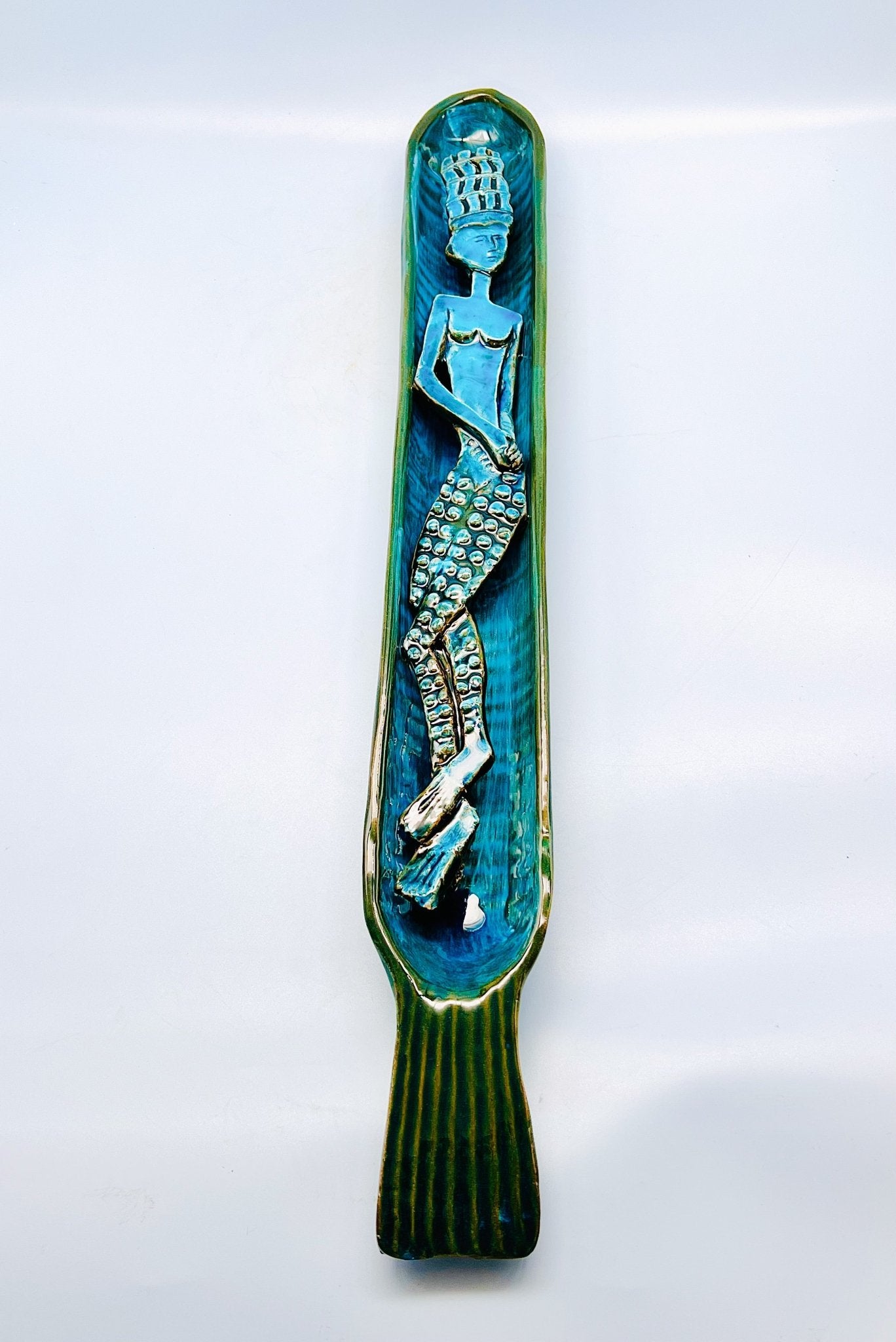 Bandeja pez con sirena en relieve 64,5x8cm - moruecoceramicas
