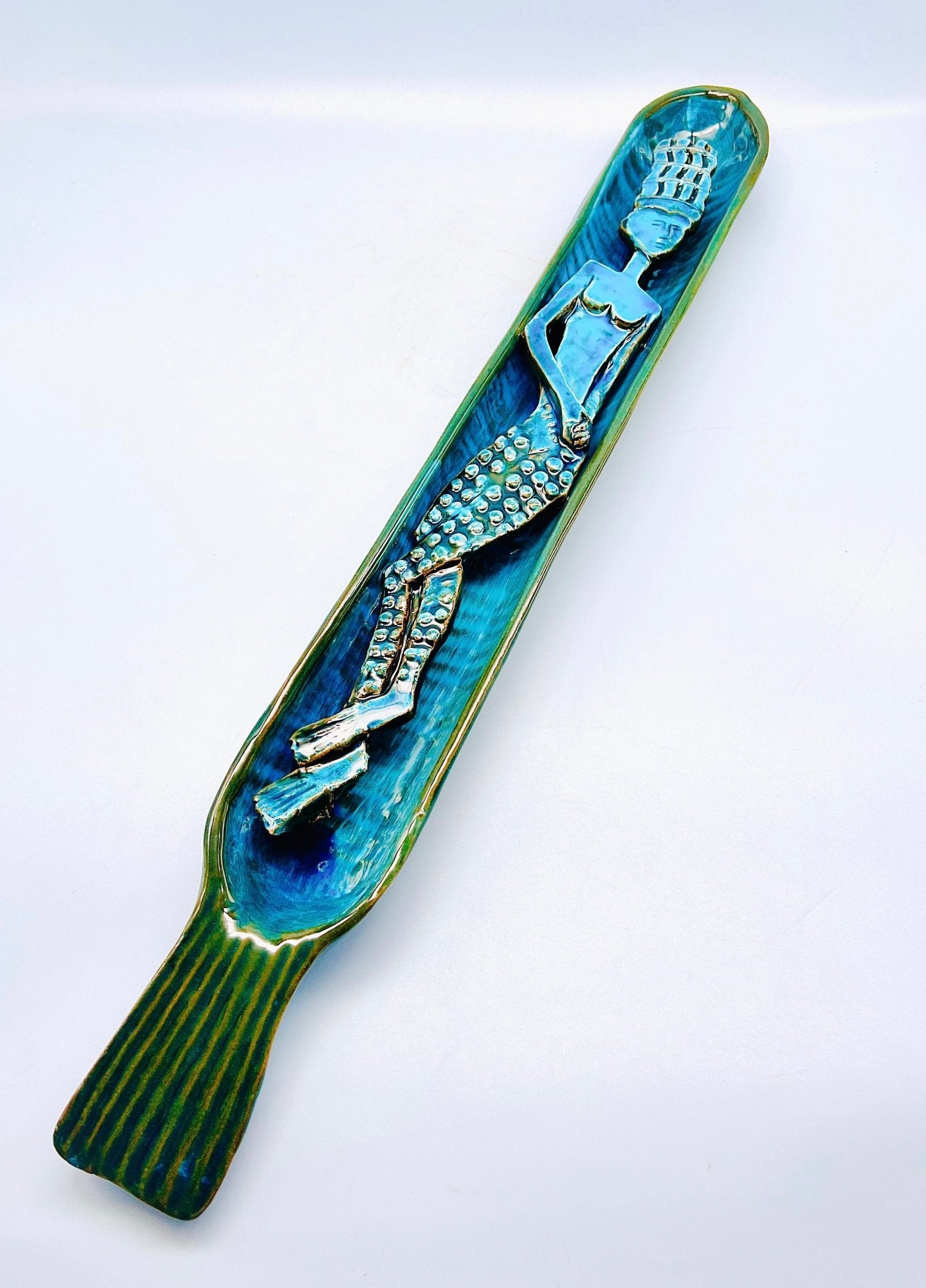 Bandeja pez con sirena en relieve 64,5x8cm - moruecoceramicas