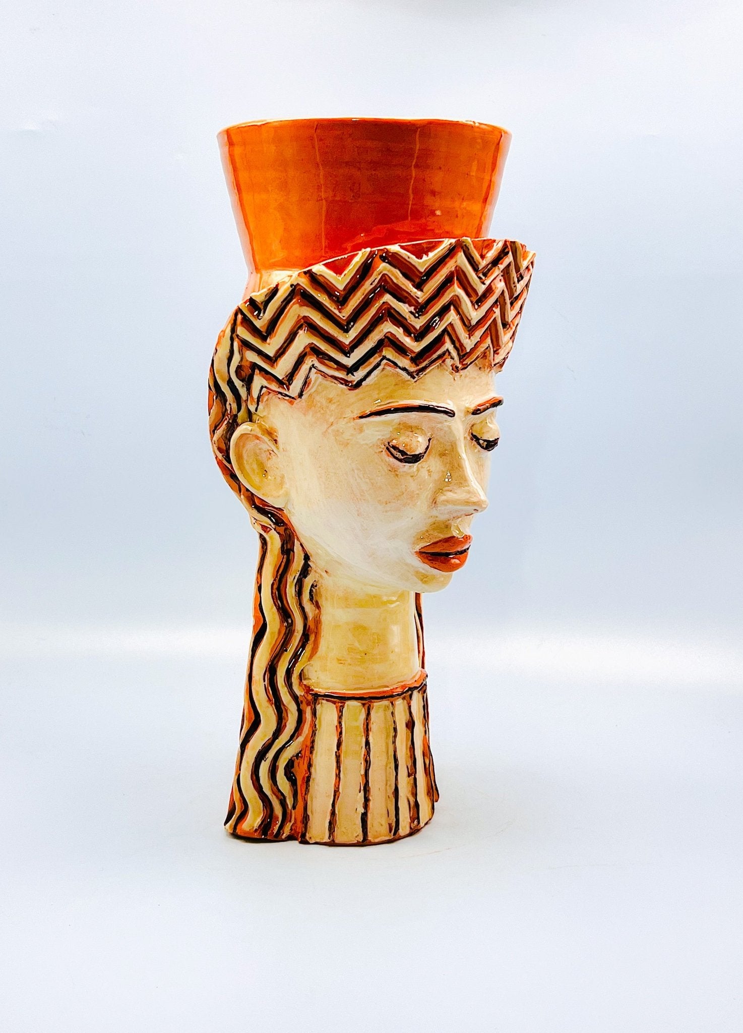 Cabeza de mujer terracota y blanco 37cm - moruecoceramicas