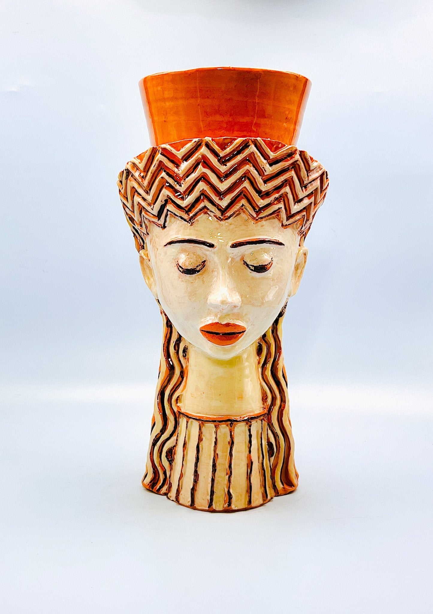 Cabeza de mujer terracota y blanco 37cm - moruecoceramicas