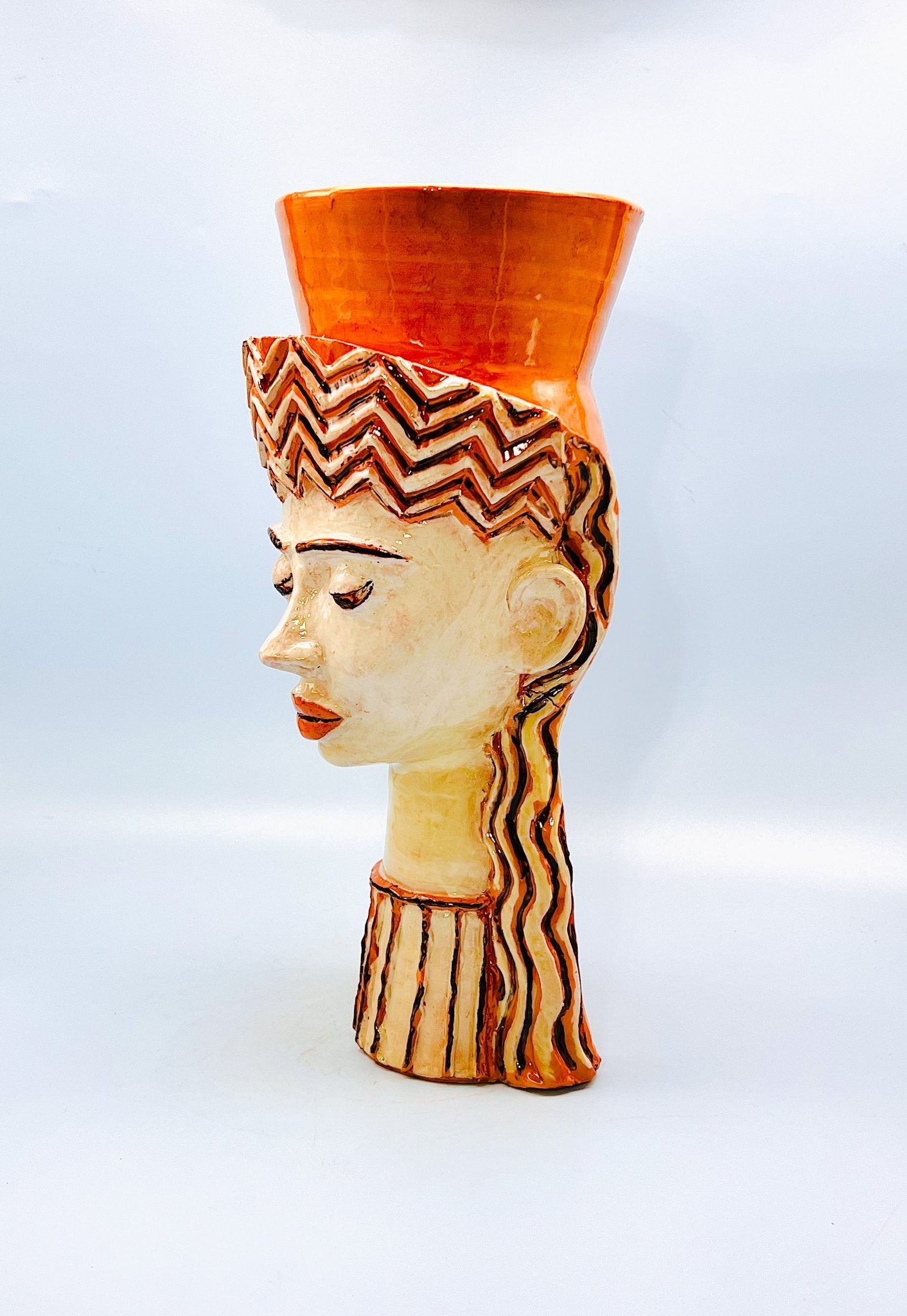 Cabeza de mujer terracota y blanco 37cm - moruecoceramicas