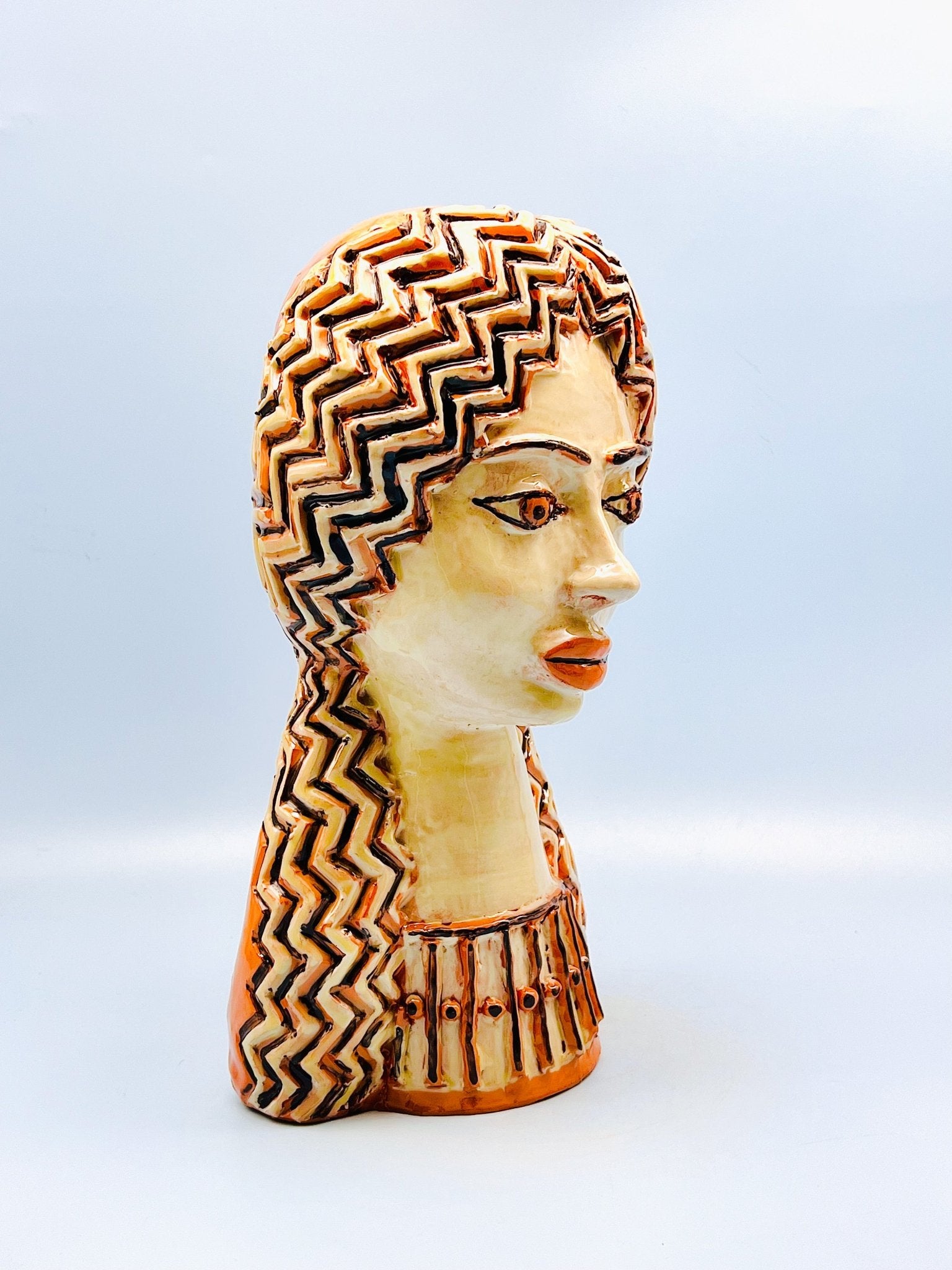 Cabeza de mujer tierra 36cm - moruecoceramicas