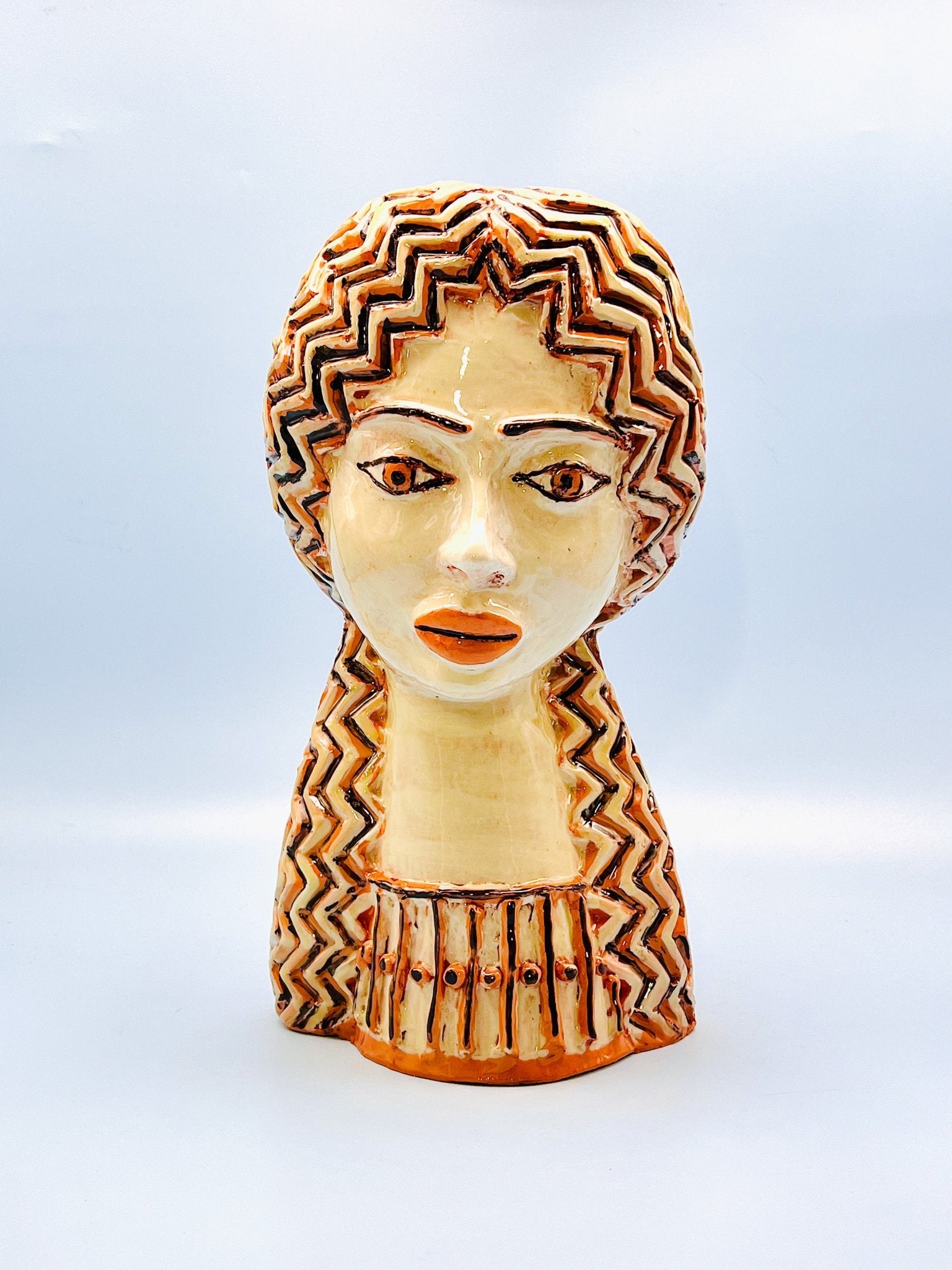 Cabeza de mujer tierra 36cm - moruecoceramicas