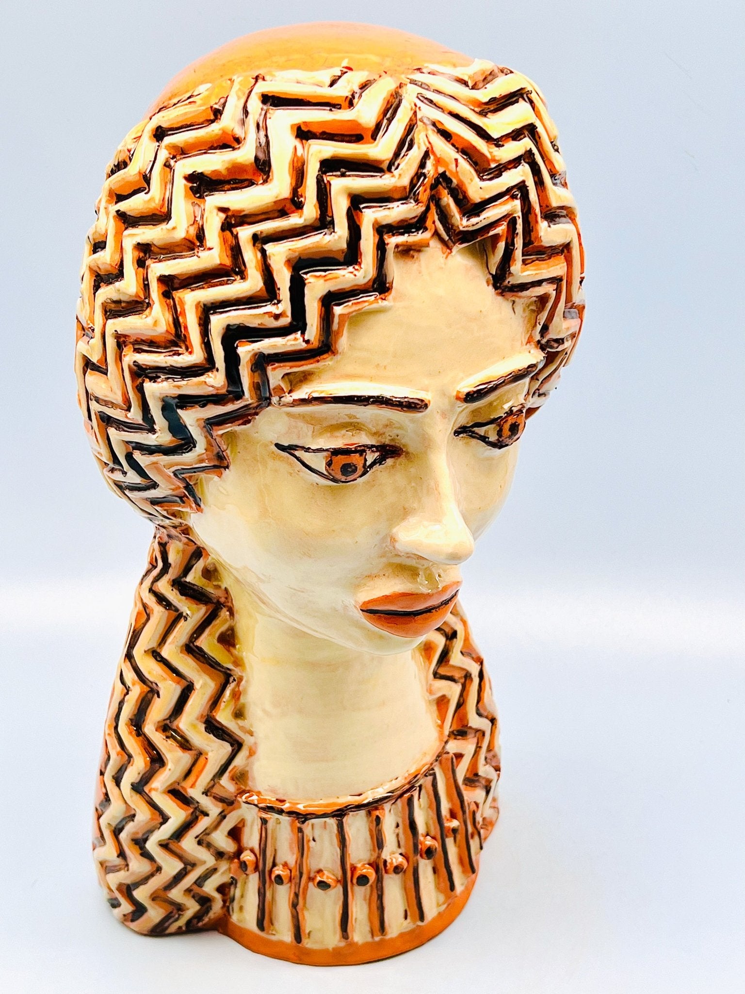 Cabeza de mujer tierra 36cm - moruecoceramicas