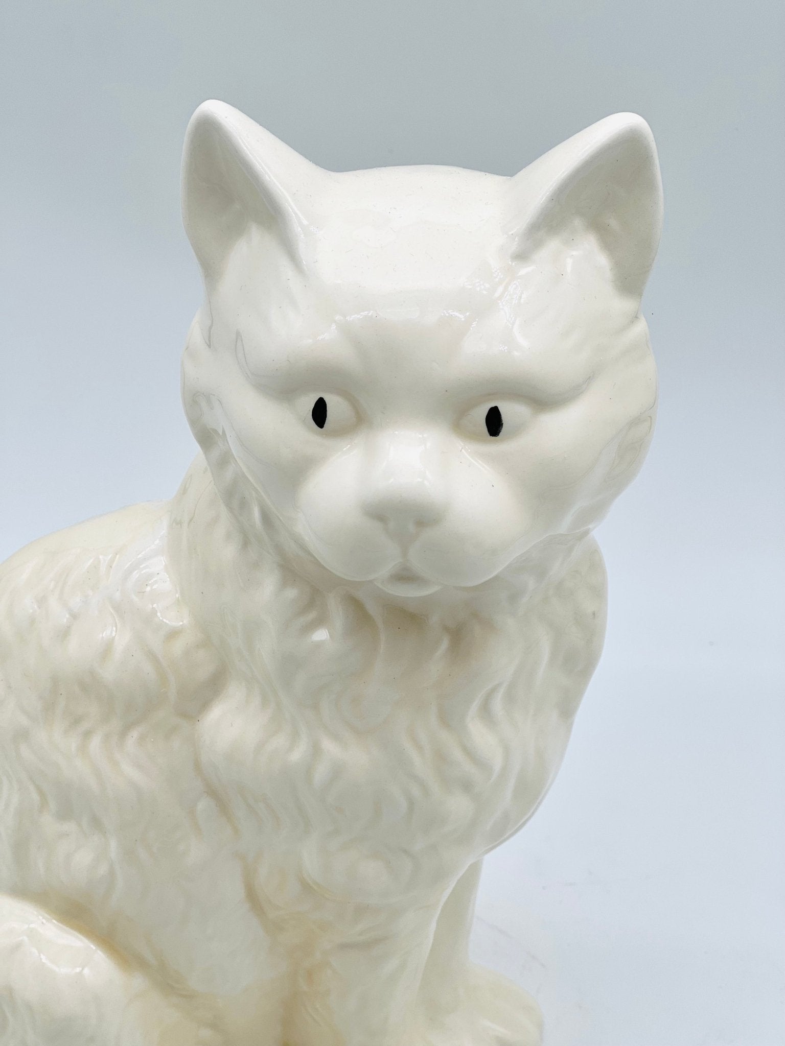 Gato de cerámica blanco - moruecoceramicas