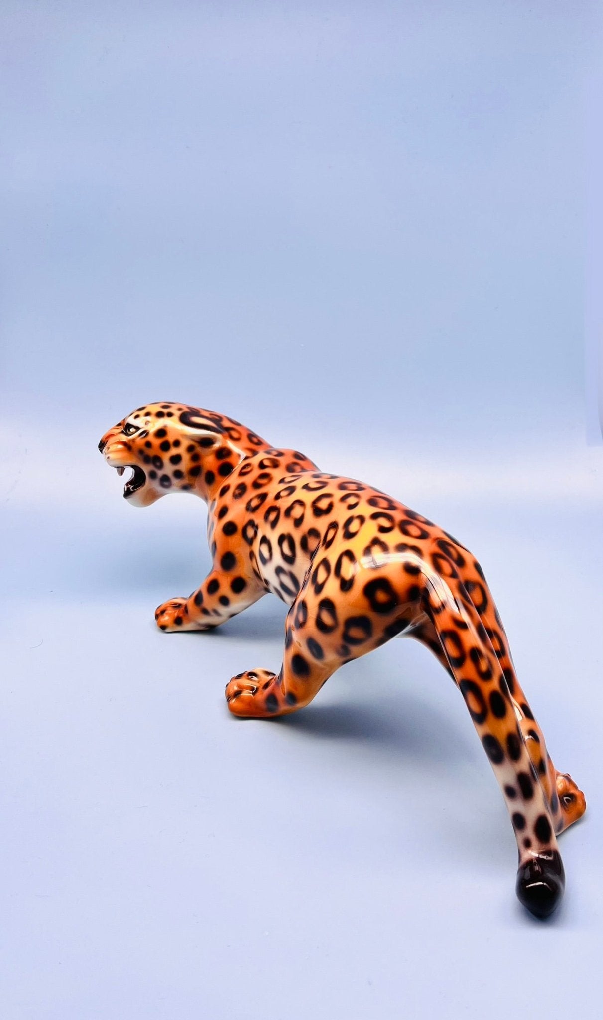 Leopardo ataque 43cm - moruecoceramicas