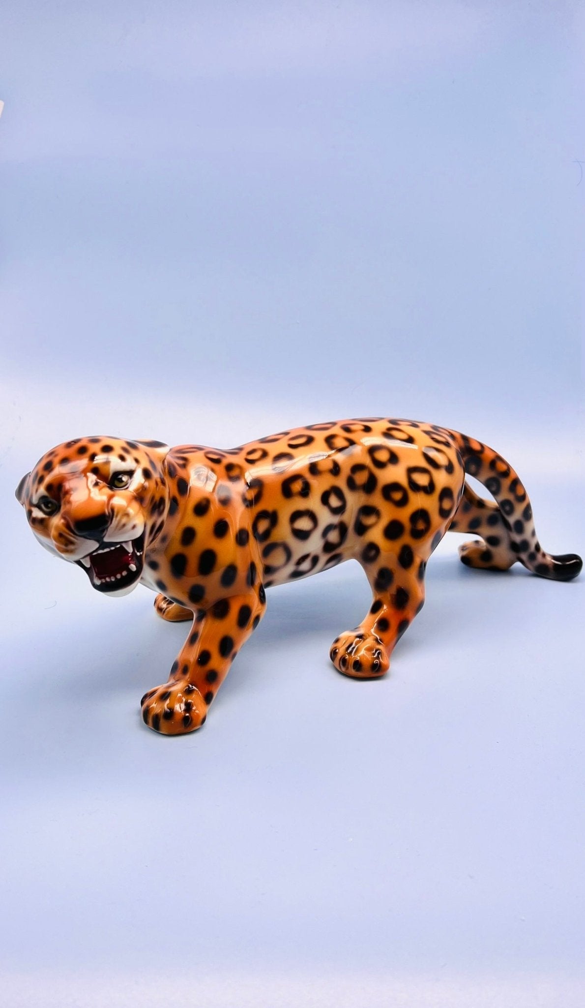 Leopardo ataque 43cm - moruecoceramicas