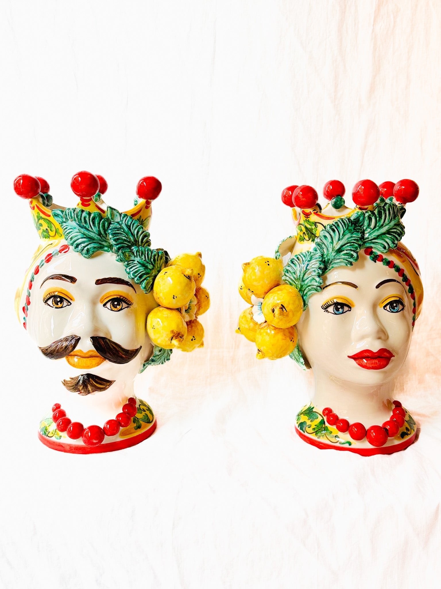 Pareja de reyes con limones y corona roja - moruecoceramicas