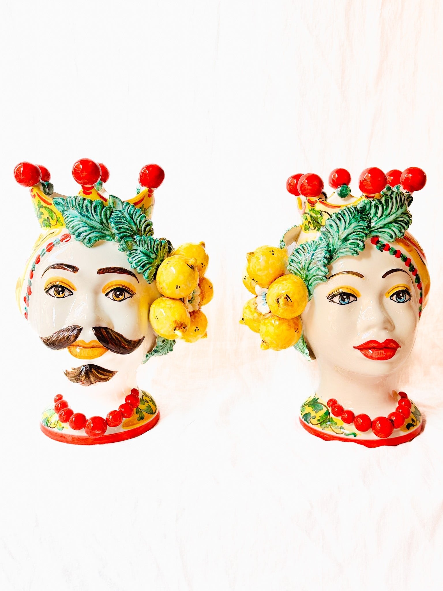 Pareja de reyes con limones y corona roja - moruecoceramicas