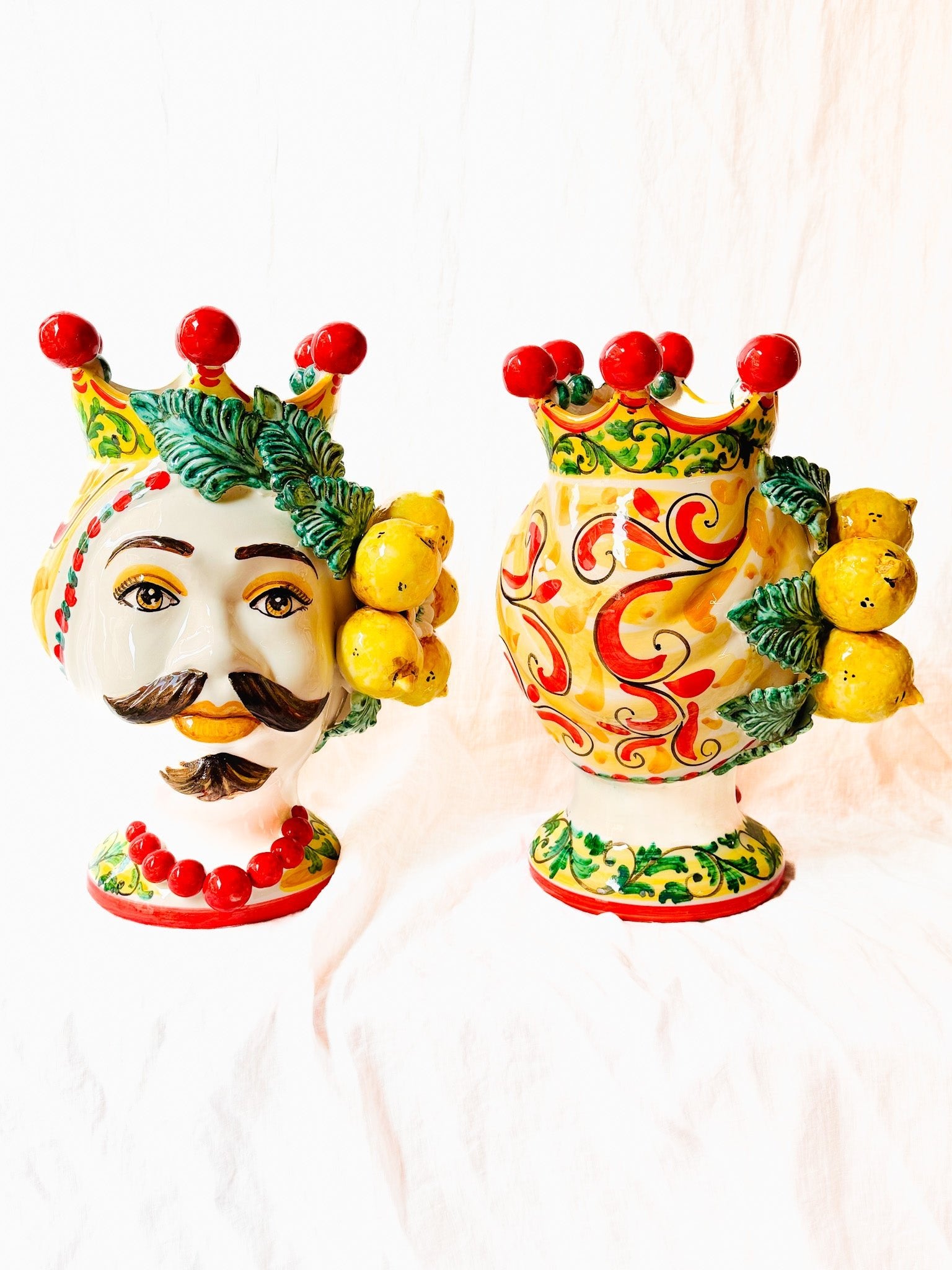 Pareja de reyes con limones y corona roja - moruecoceramicas