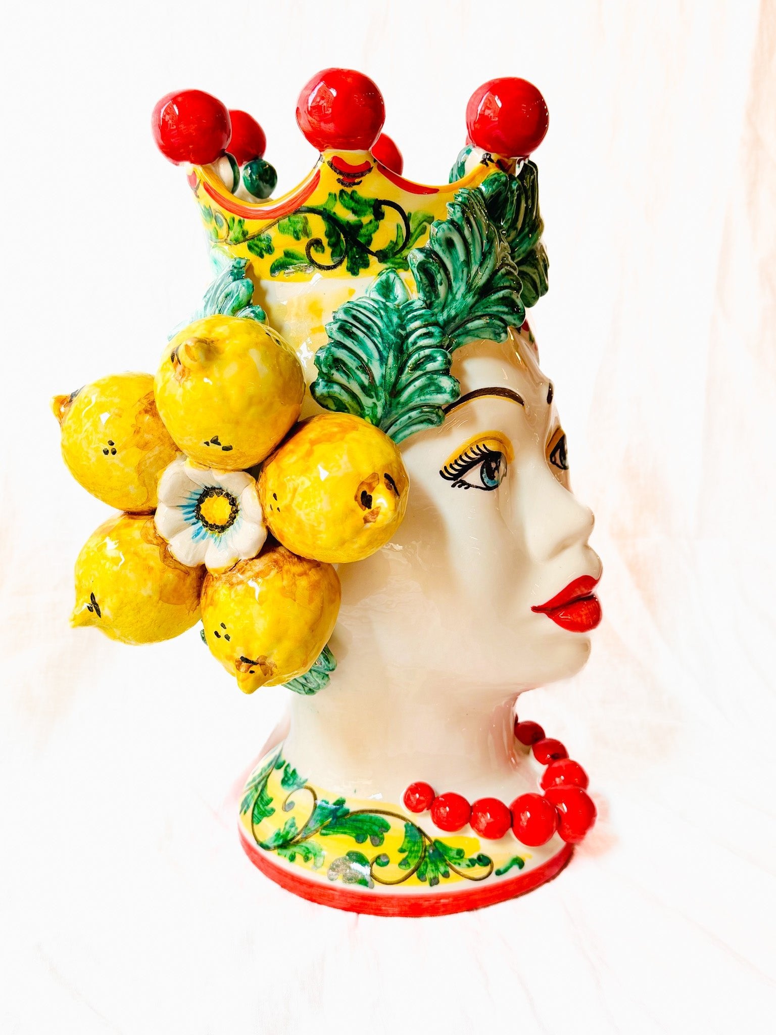 Pareja de reyes con limones y corona roja - moruecoceramicas