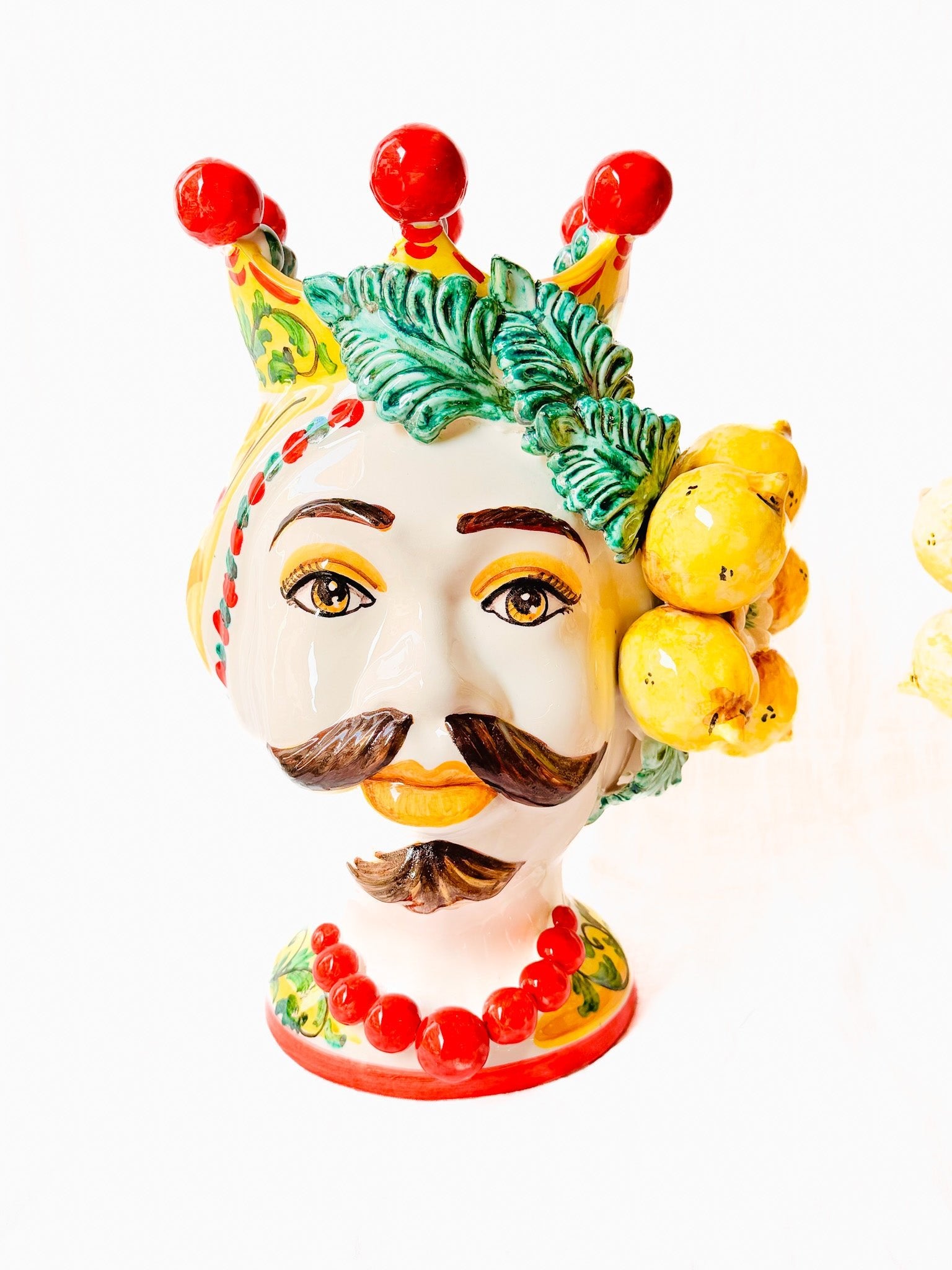Pareja de reyes con limones y corona roja - moruecoceramicas