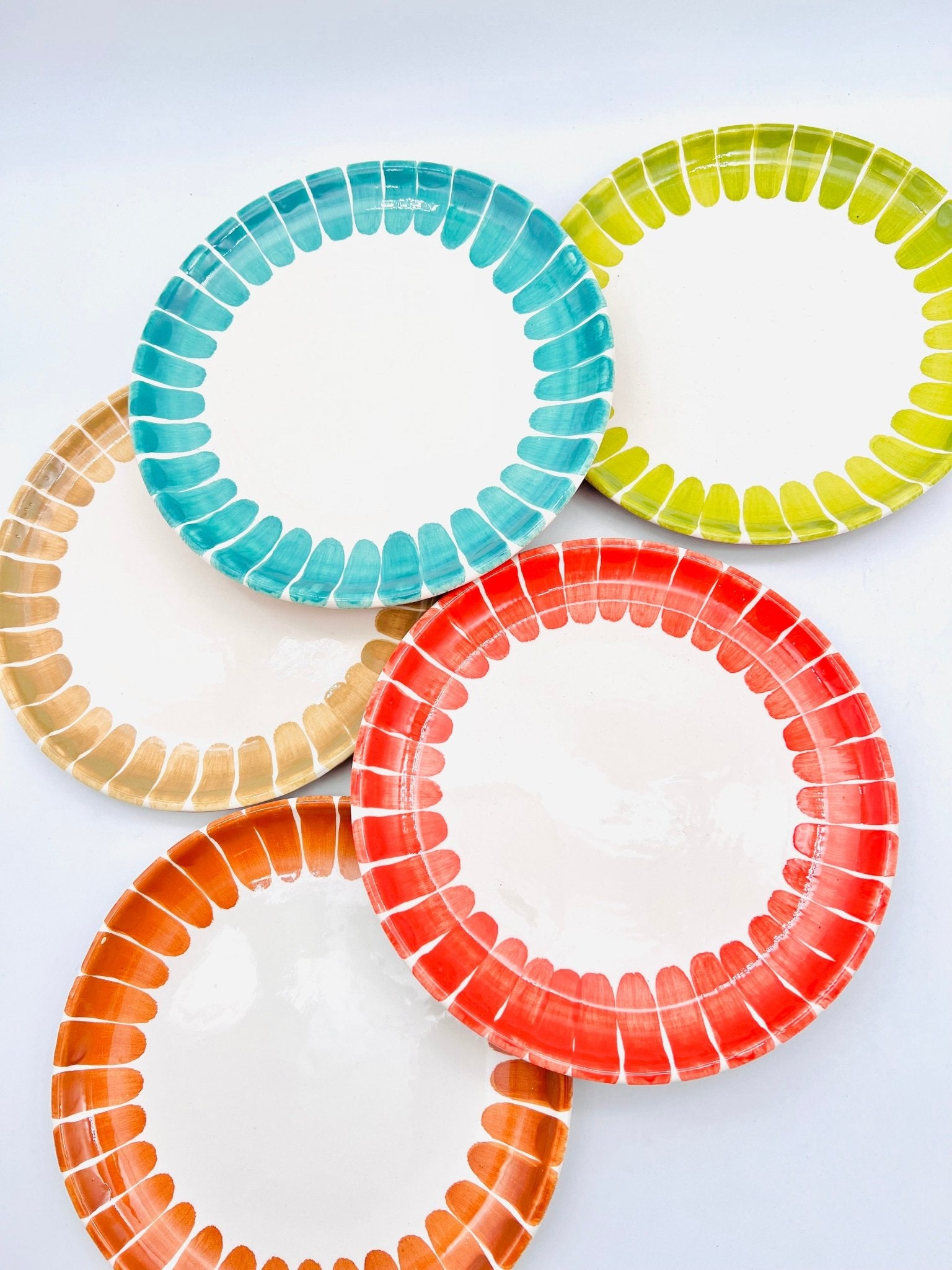 Plato decorado pétalos 20cm (varios colores) - moruecoceramicas