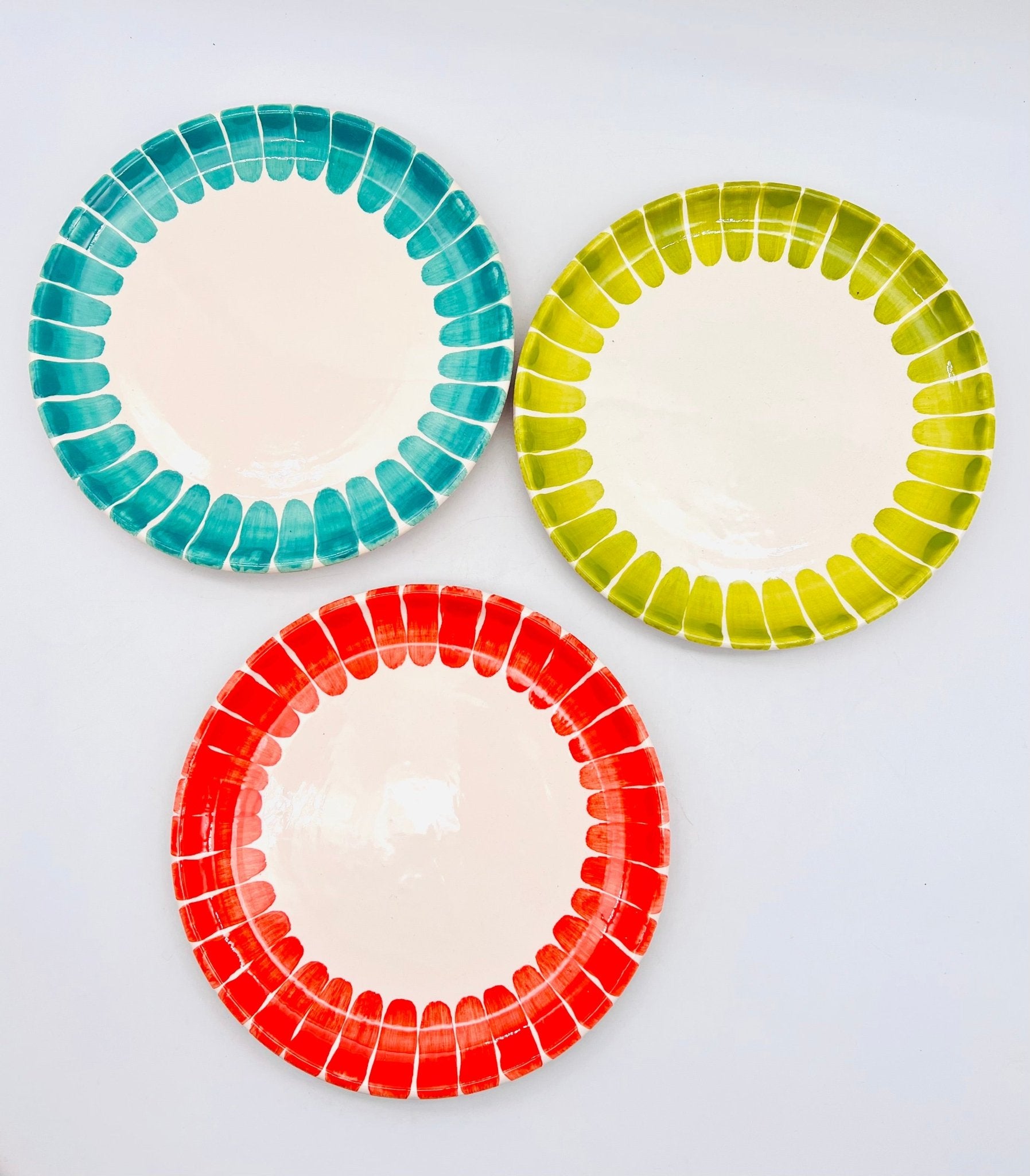 Plato decorado pétalos 20cm (varios colores) - moruecoceramicas