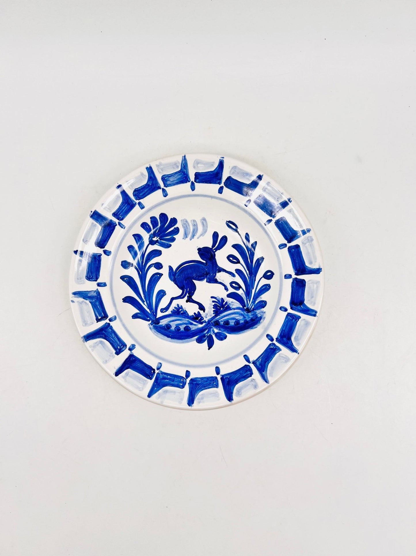 Plato "El conejo azul" - moruecoceramicas