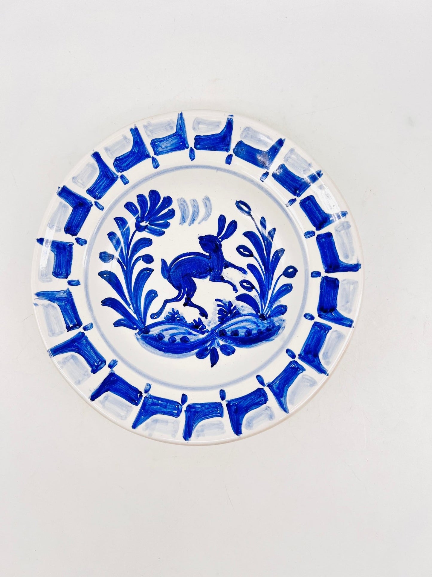 Plato "El conejo azul" - moruecoceramicas