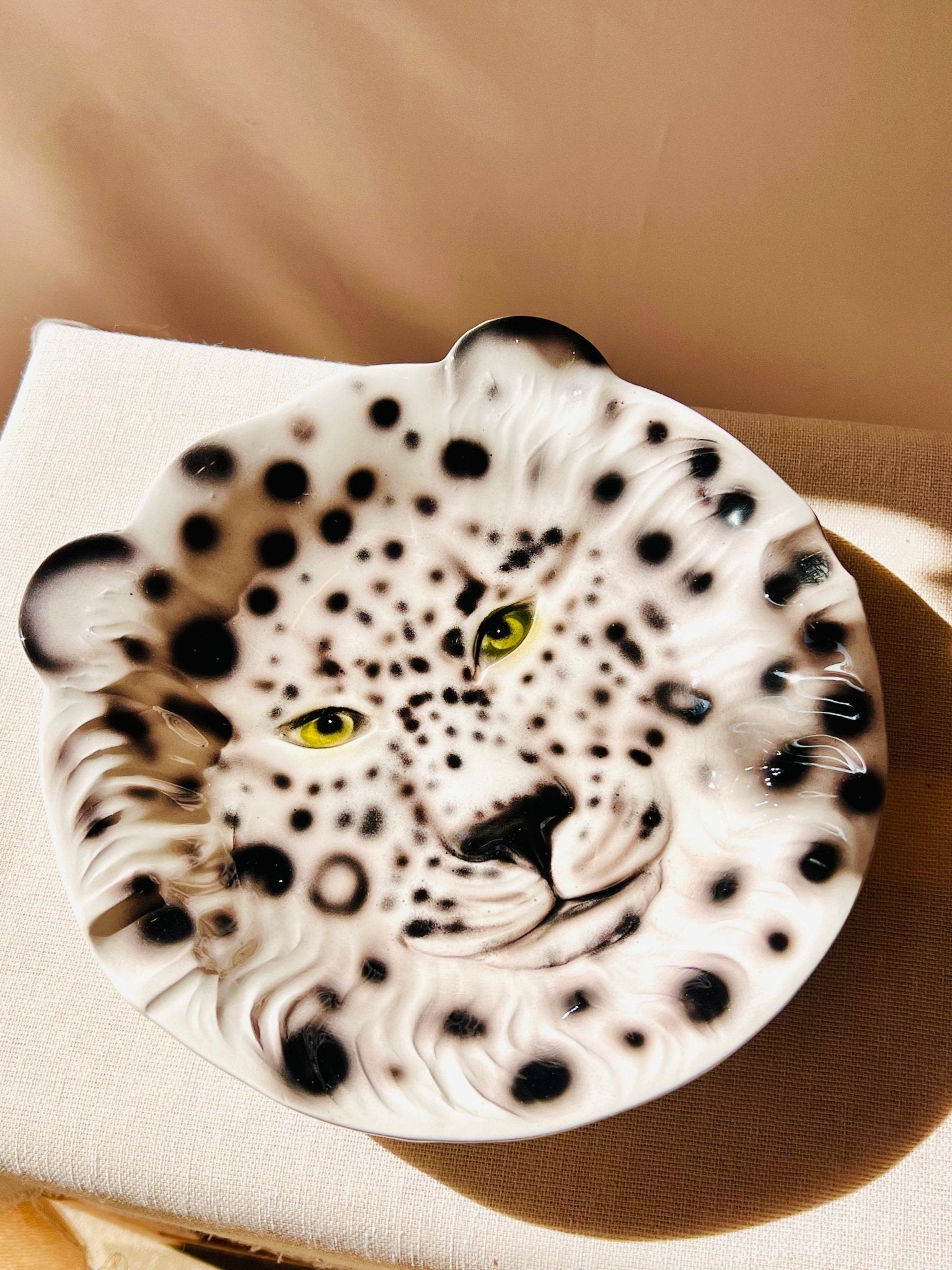 Plato Leopardo Blanco - moruecoceramicas