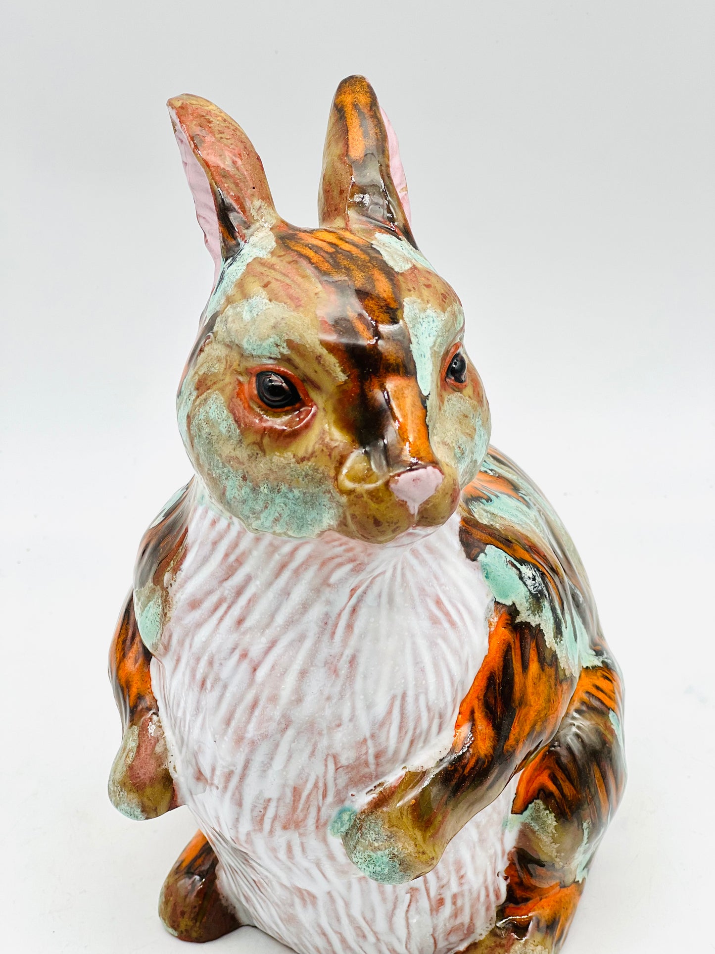 Conejo de cerámica de colores