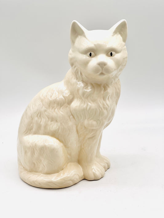 Gato de cerámica blanco