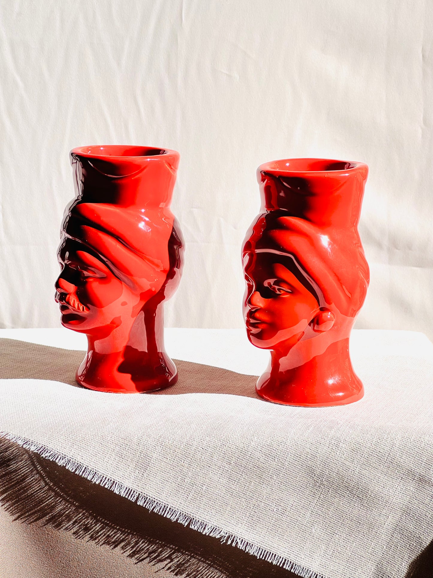 Pareja de jarrones hombre y mujer rojo 14cm