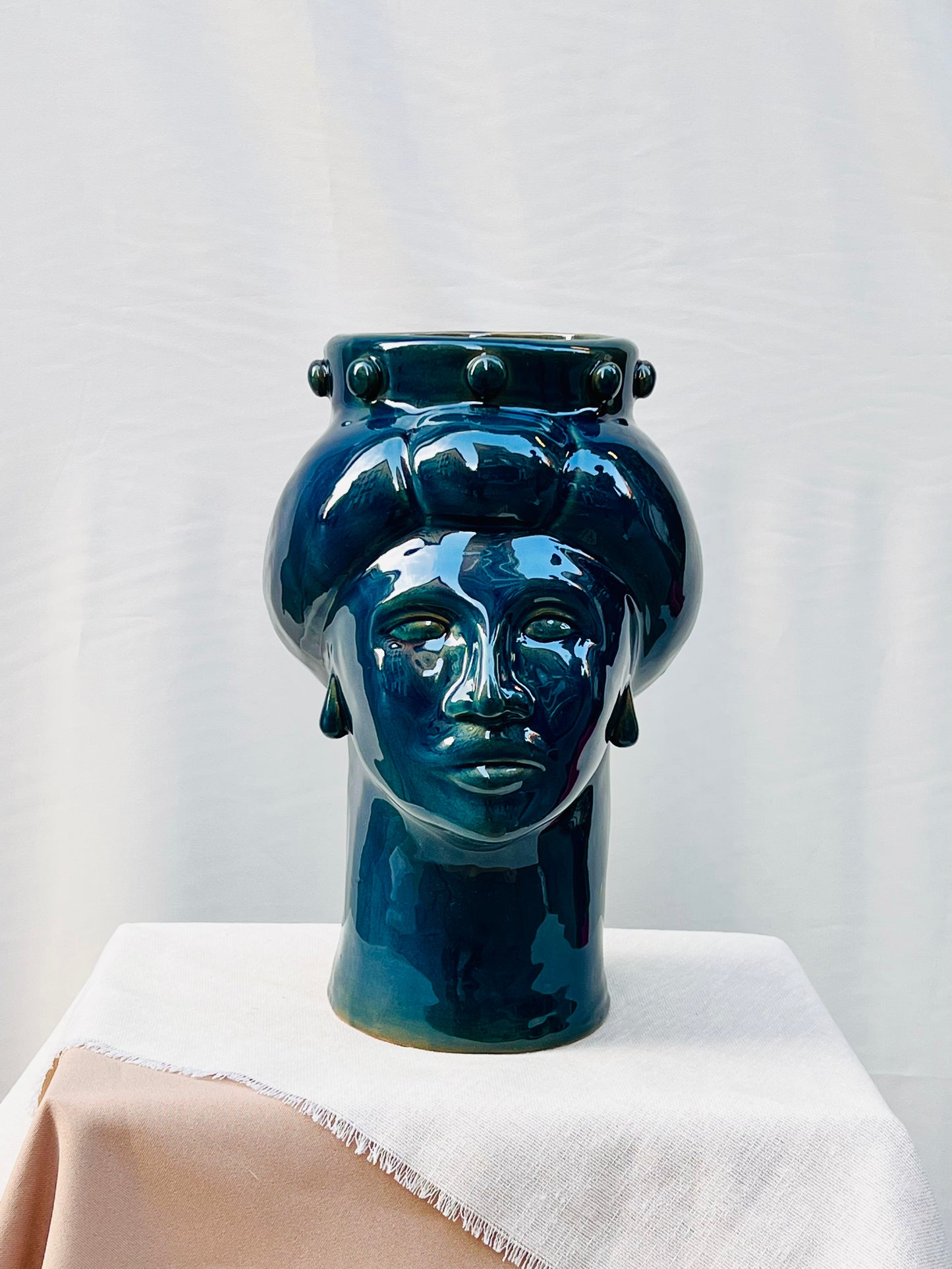 Cabeza de mujer con turbante azul